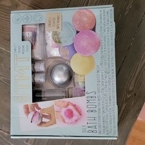 STMT D.I.Y. Bath Bombs